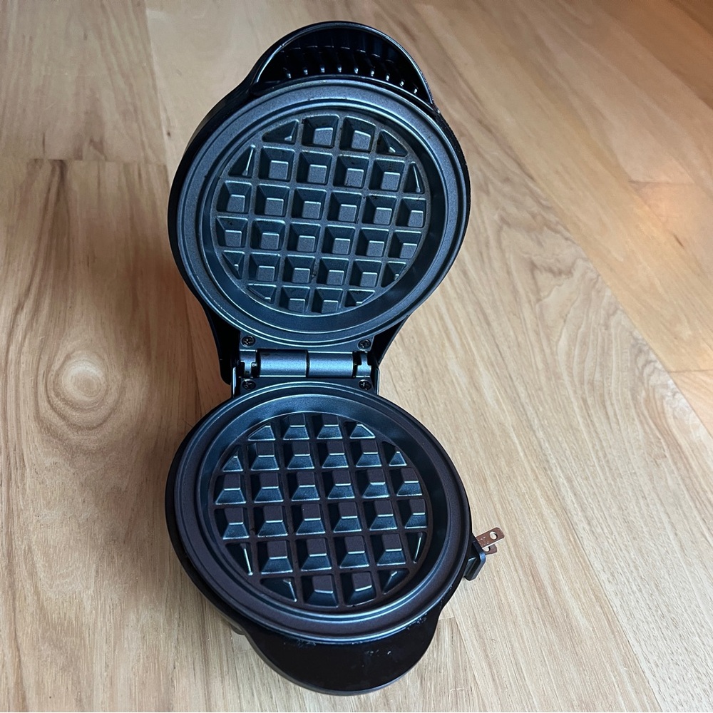 Toastmaster Mini Belgian Waffle Maker Model TM–46WMKL